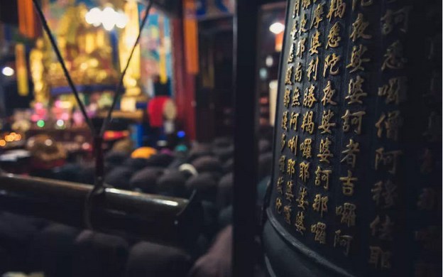 �����Ͼ����롶���������Ĳ��ص��кβ�ͬ