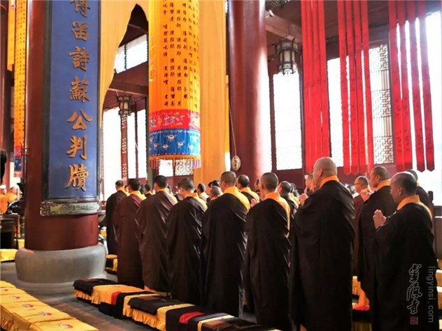 ���ʾ����뼫�־�������֮����